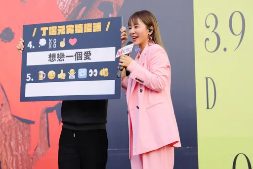 丁噹高流簽票吸爆滿歌迷 氣球天燈成點歌許願池