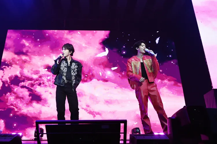 邱鋒澤（左）驚喜現身，擔任南優鉉的嘉賓。SHOW Office提供