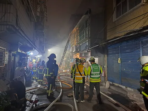 暗夜火奪命!三重獨居婦逃生不及 嗆昏倒3樓陽台送醫不治