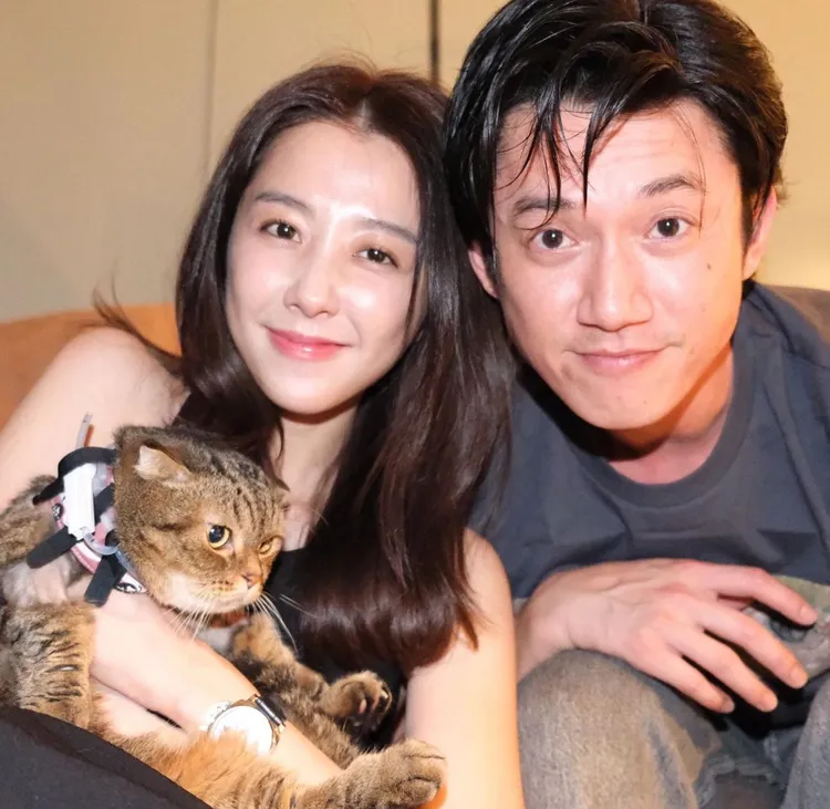 邵雨薇（左）和吳慷仁感情穩定。翻攝邵雨薇IG