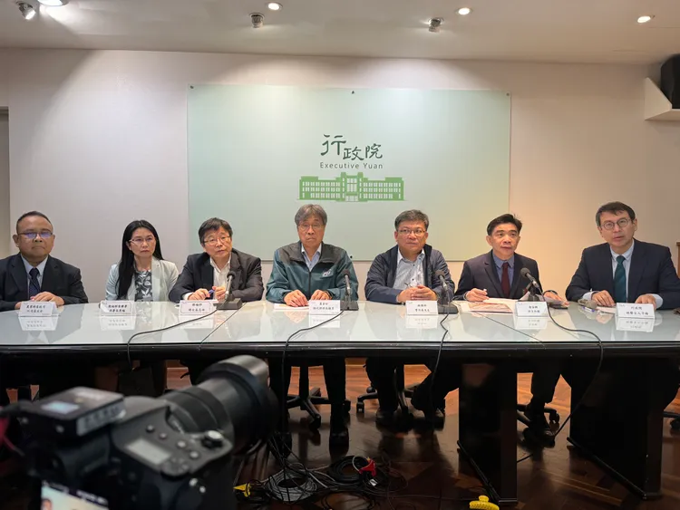 跨部會出面說明瘦肉精案。彭欣偉攝