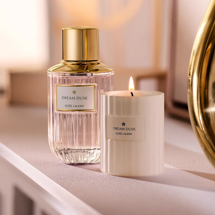 雅詩蘭黛雋永工藝香氛系列漫舞櫻花香氛蠟燭，60g／2000元。品牌提供