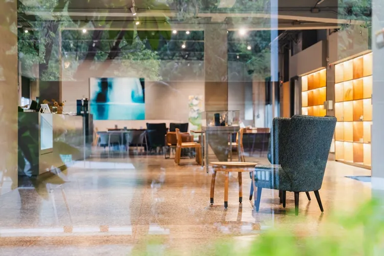 榮獲國際《孤獨星球旅遊指南Lonely Planet》評選為高雄最頂尖當代美術館、並列入《Shopping Design》人文百景。金馬賓館提供