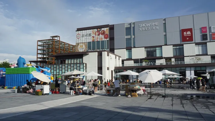 產業建設加上百貨建置，又有捷運完工議題拉抬，岡山區房價坐穩3字頭。葉家銘攝