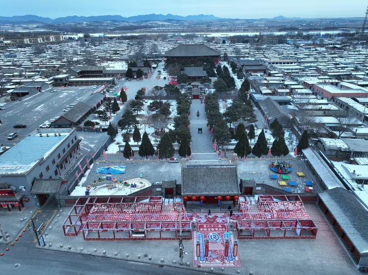 遼寧奉國寺的春節準備。新華社