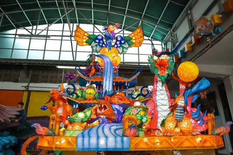 李宗瑞製作的花燈。矯正署提供