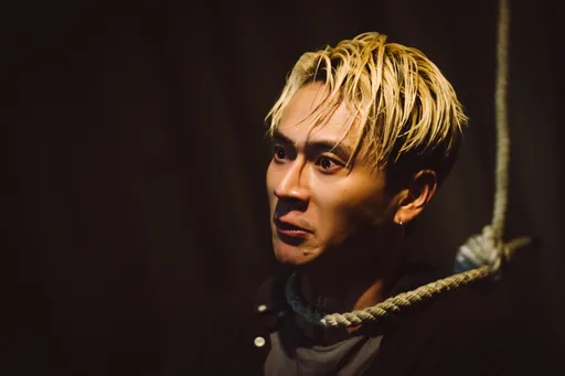 劉冠廷遭勒脖臉發青竟要求「再綁緊一點」 導演曝駭人內幕