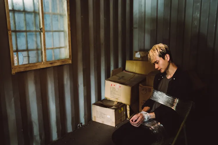 劉冠廷被綑綁。CATCHPLAY提供