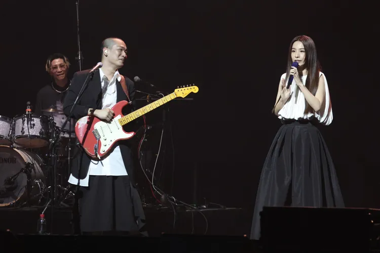 金曲歌后田馥甄笑說見到光頭，想說是不是走錯地方了。彭欣偉攝