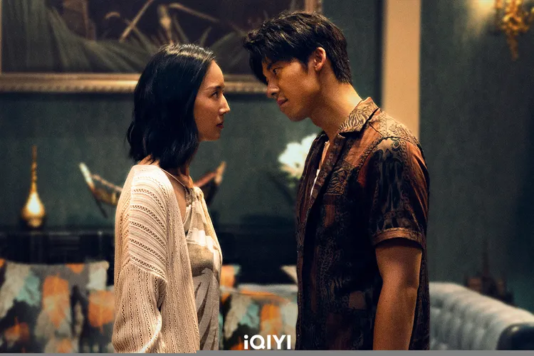 許光漢和張鈞甯合作電影《瞞天過海》。愛奇藝國際版提供