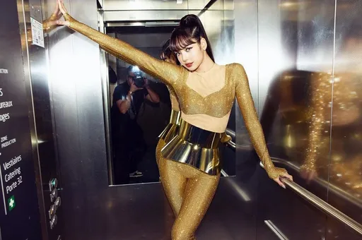 無懼Jennie處女作惹負評 Lisa參演美劇《白蓮花大飯店》