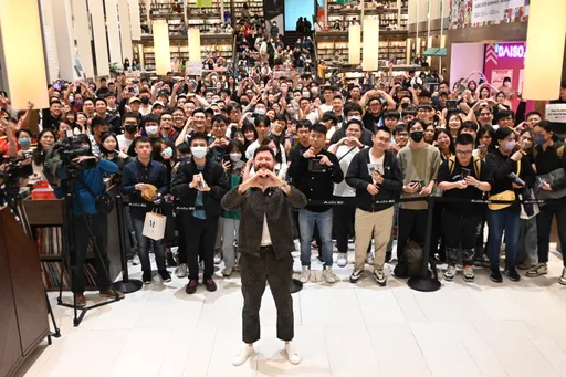 替紅髮艾德暖場!卡倫史考特高雄先辦簽唱會 謝500粉「書店大吼大叫」