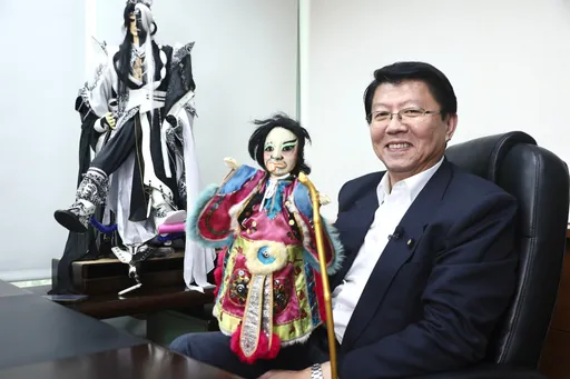 謝龍介攜秘雕拜年!激推台南這美食 「能吃到豬的靈魂」