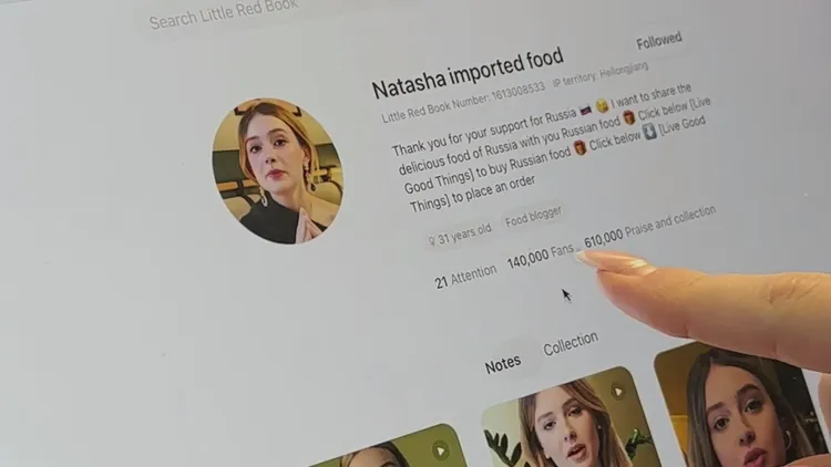 假俄羅斯女子娜塔莎，專門進口俄羅斯食品、貨物到中國販售。翻攝自奧爾嘉YT頻道