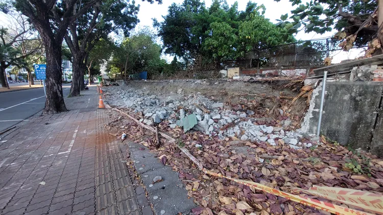 拉瓦克部落房屋拆除後，將先闢作綠地。凃建豐攝