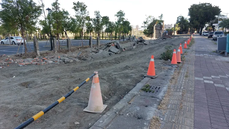 拉瓦克部落房屋拆除後，將先闢作綠地。凃建豐攝