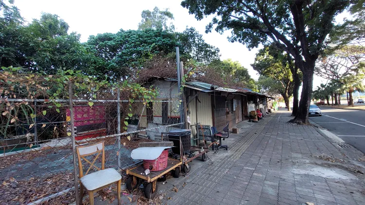 拉瓦克居民全數同意簽字搬遷，預計3月底前完成。凃建豐攝