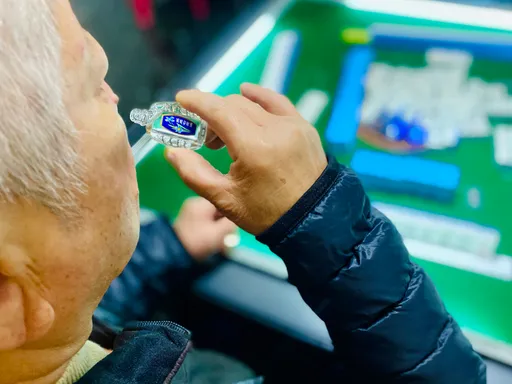 打麻將抹這瓶油長期抗戰 小心春節疼痛症候群!醫師給出正確用法