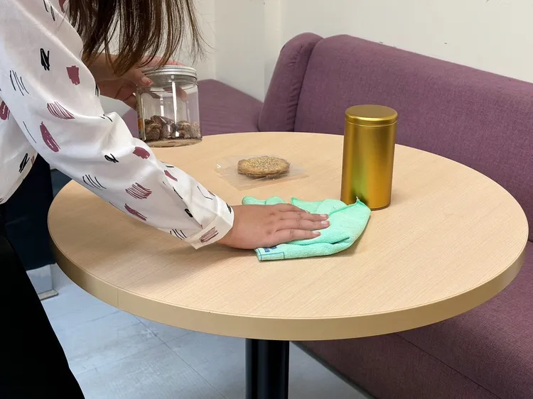 頻繁清潔易造成手部肌肉過勞。安南醫院提供