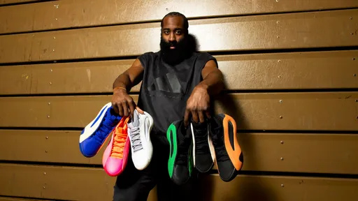 adidas Harden Vol 8來了! 外型更前衛、首款「橘黑配」率先登台