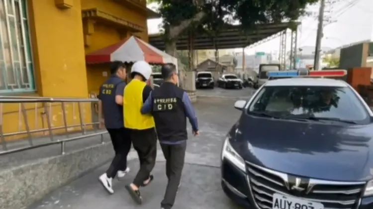 羅男被依搶奪罪嫌送辦。民眾提供