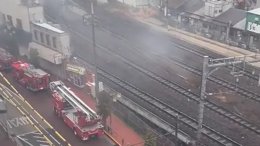 日本東京火災電車停駛 800名乘客徒步疏散