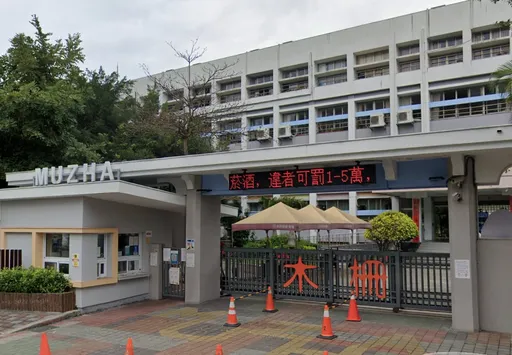 深坑大火惡臭飄北市 文山區師生全戴口罩、改室內上課