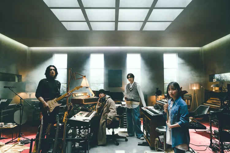 《GLASS HEART》以樂團為主題，左起町田啓太、佐藤健、志尊淳、宮崎優。翻攝NetflixJP推特