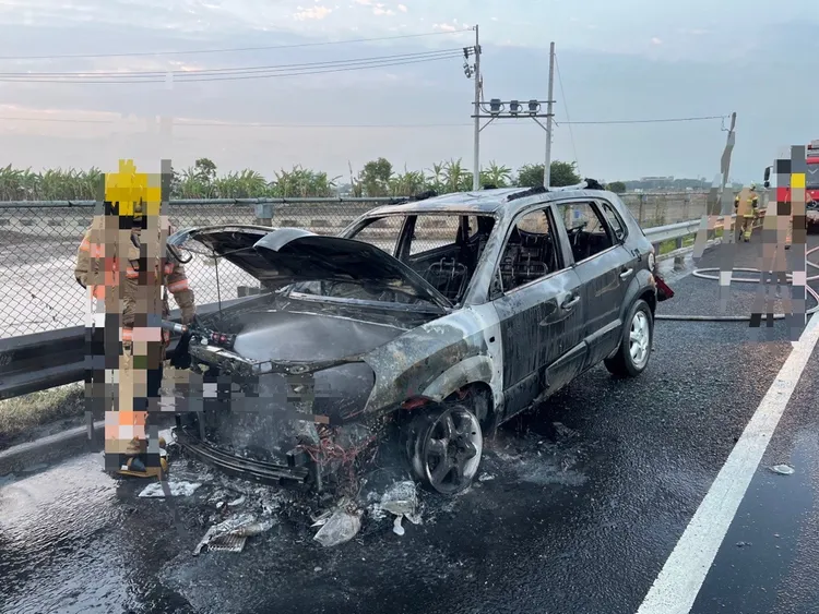 消防隊花21分鐘將現場火勢撲滅。翻攝畫面