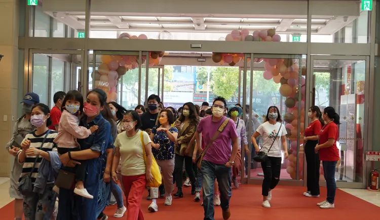 民眾春節期間都會湧進百貨公司購物。漢神巨蛋百貨提供