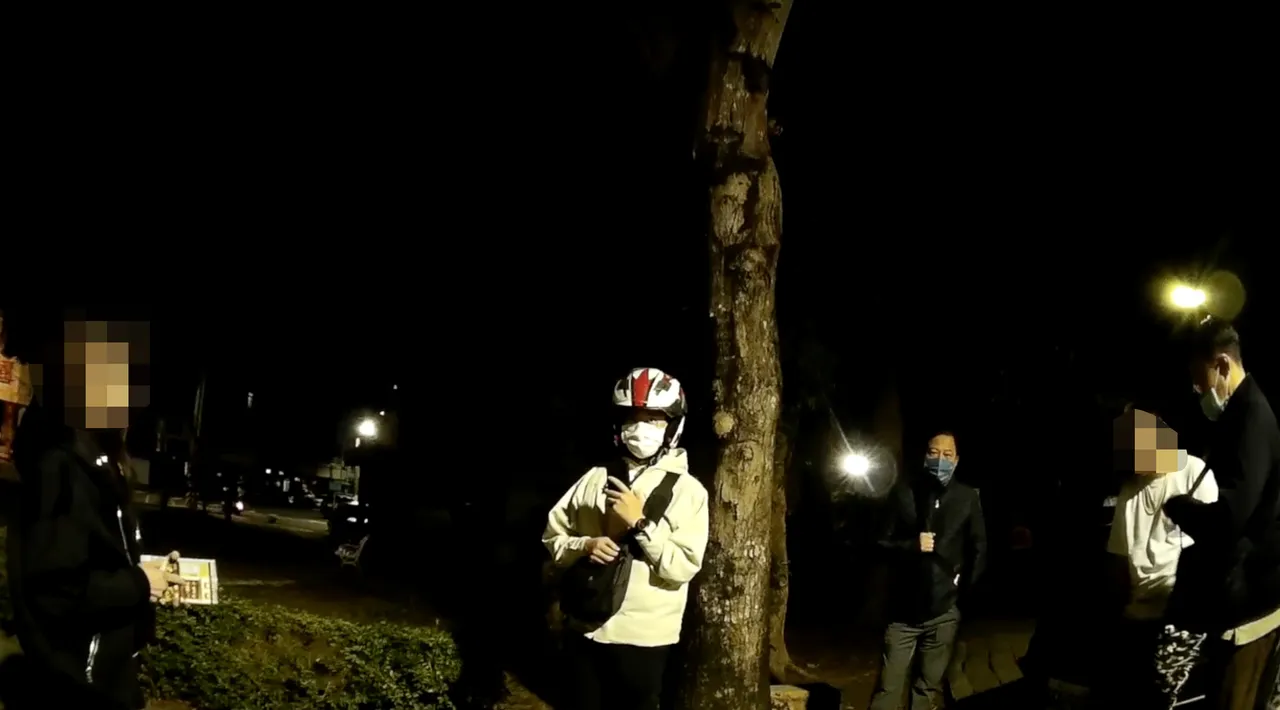 鄭女自知難逃法網,向警方坦承外套內有毒品與吸食器。翻攝畫面