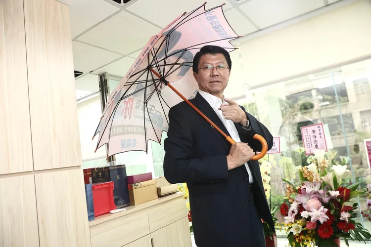 謝龍介說，賴清德比老婆好追，因為老婆要真愛才追得到。彭欣偉攝