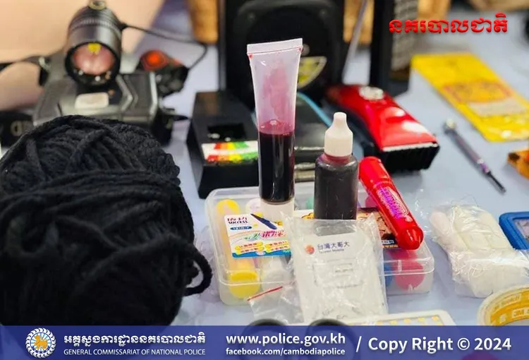 柬國警方公布從晚安小雞與阿鬧行李搜出的證物。取自柬埔寨國家警察總署臉書