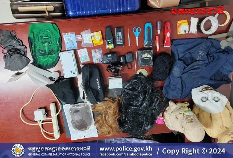 柬國警方公布從晚安小雞與阿鬧行李搜出的證物。取自柬埔寨國家警察總署臉書