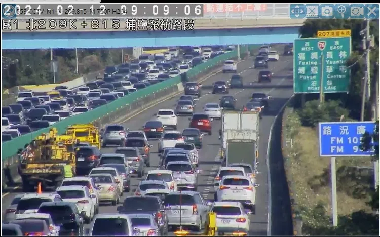今日9:06國1北向209.4公里發生2小客車追撞事故，占用內線車道，造成回堵2公里。高公局提供