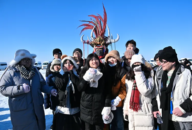 台灣青年參加中國「中華全國台灣同胞聯誼會」舉辦台胞青年冬令營，1月24日在吉林松原市，體驗東北漁獵文化。新華社