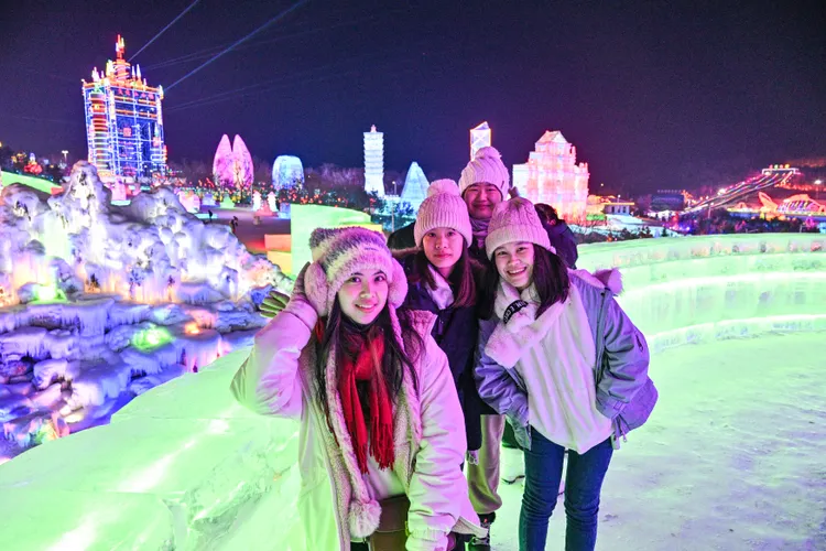 台灣青年參加中國「中華全國台灣同胞聯誼會」舉辦台胞青年冬令營，1月27日在長春冰雪新天地。新華社