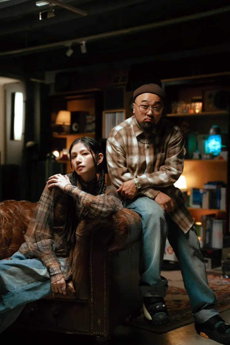 美麗本人（右）推出最新單曲，感謝李千娜力「挺」。我的檔期提供