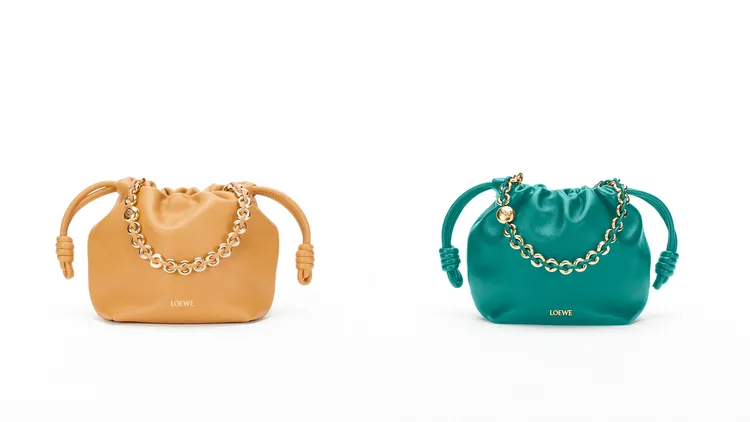 LOEWE Flamenco Purse小羊皮迷你肩背包，各9萬6000元。品牌提供