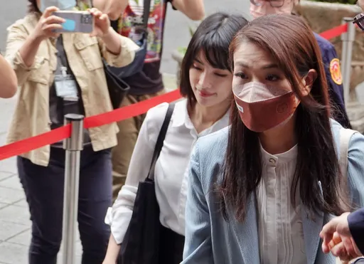 高虹安為誣告案出庭！　斥旅美教授這件事「浪費時間」