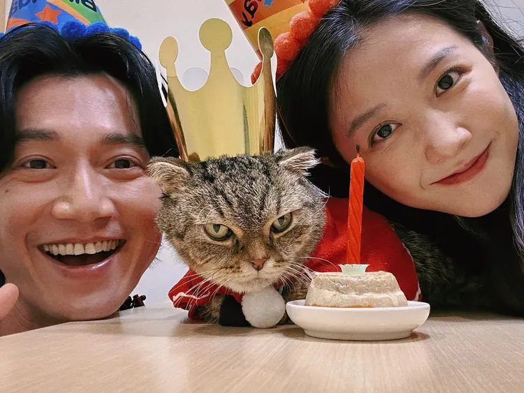 邵雨薇（右）暫別演藝圈，男友吳慷仁支持。翻攝邵雨薇臉書