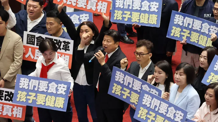 藍委為食安杯葛陳建仁報告。資料照片 莊宗達攝