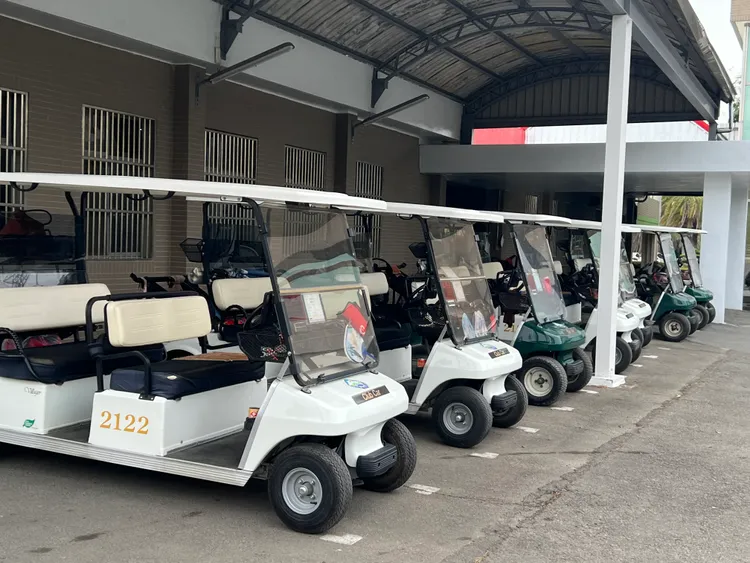 彰化高爾夫球場的球車。鮮明攝