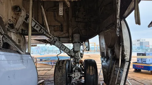 意外現場曝光！華航維修員遭起落架夾死　桃園勞檢處要求停工、依法究責