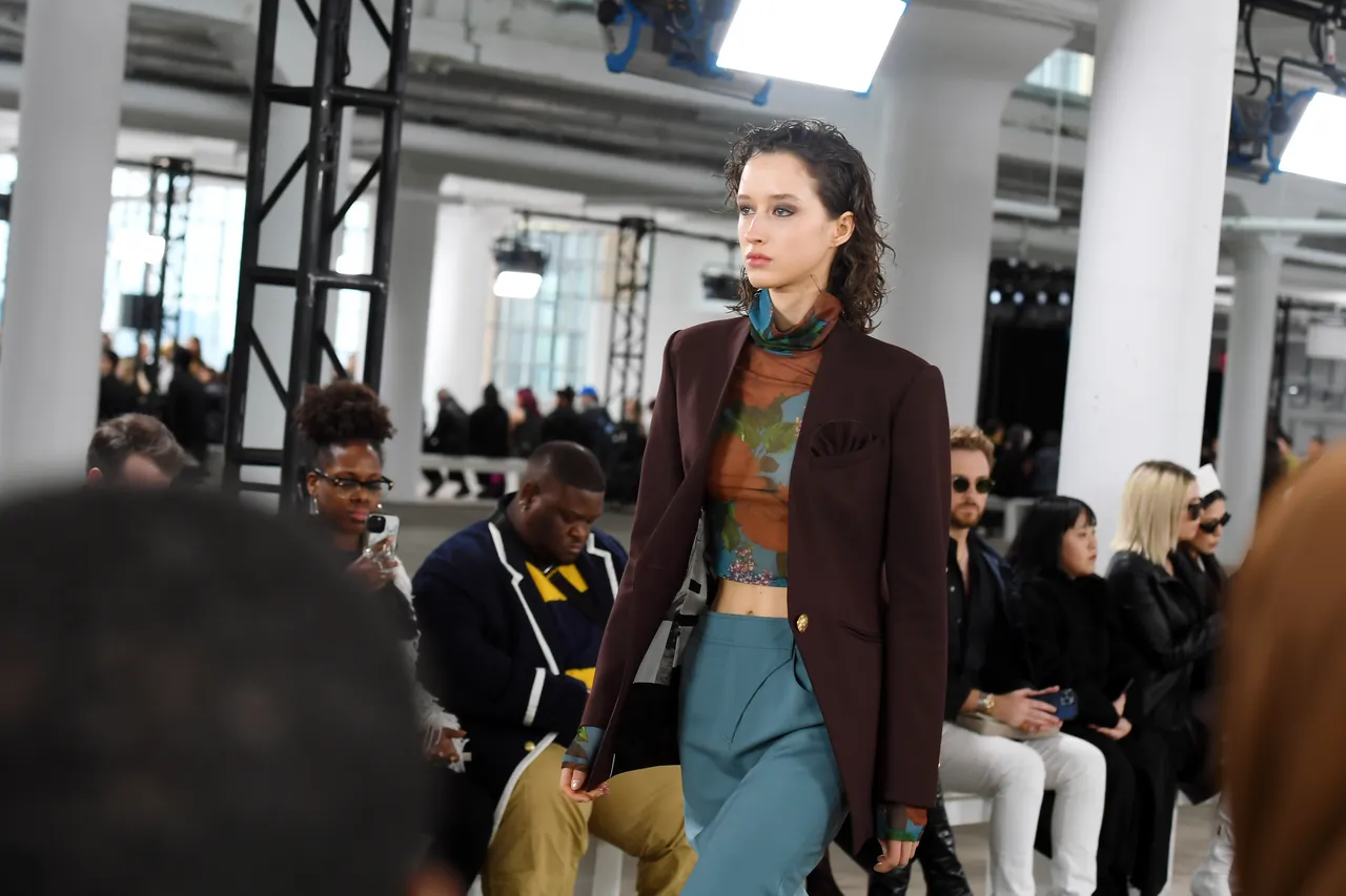 中國品牌「玖姿」秋冬大秀11日在紐約時裝周登場。新華社