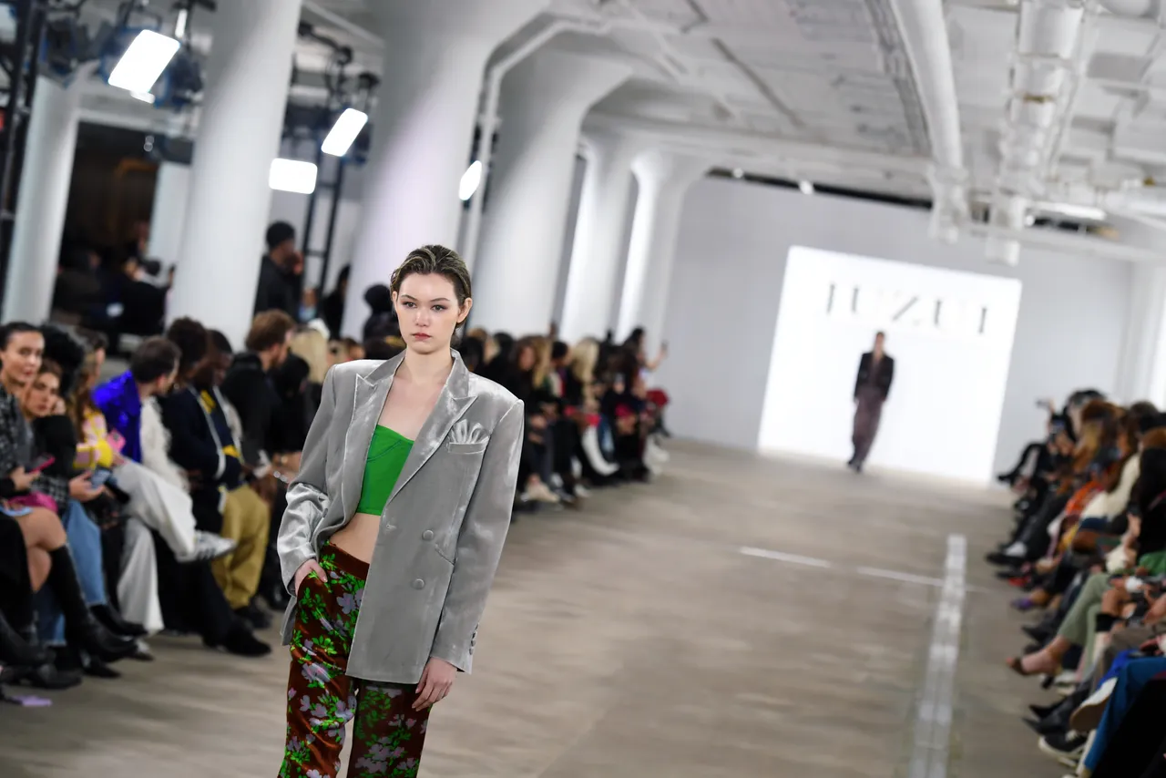 中國品牌「玖姿」秋冬大秀11日在紐約時裝周登場。新華社