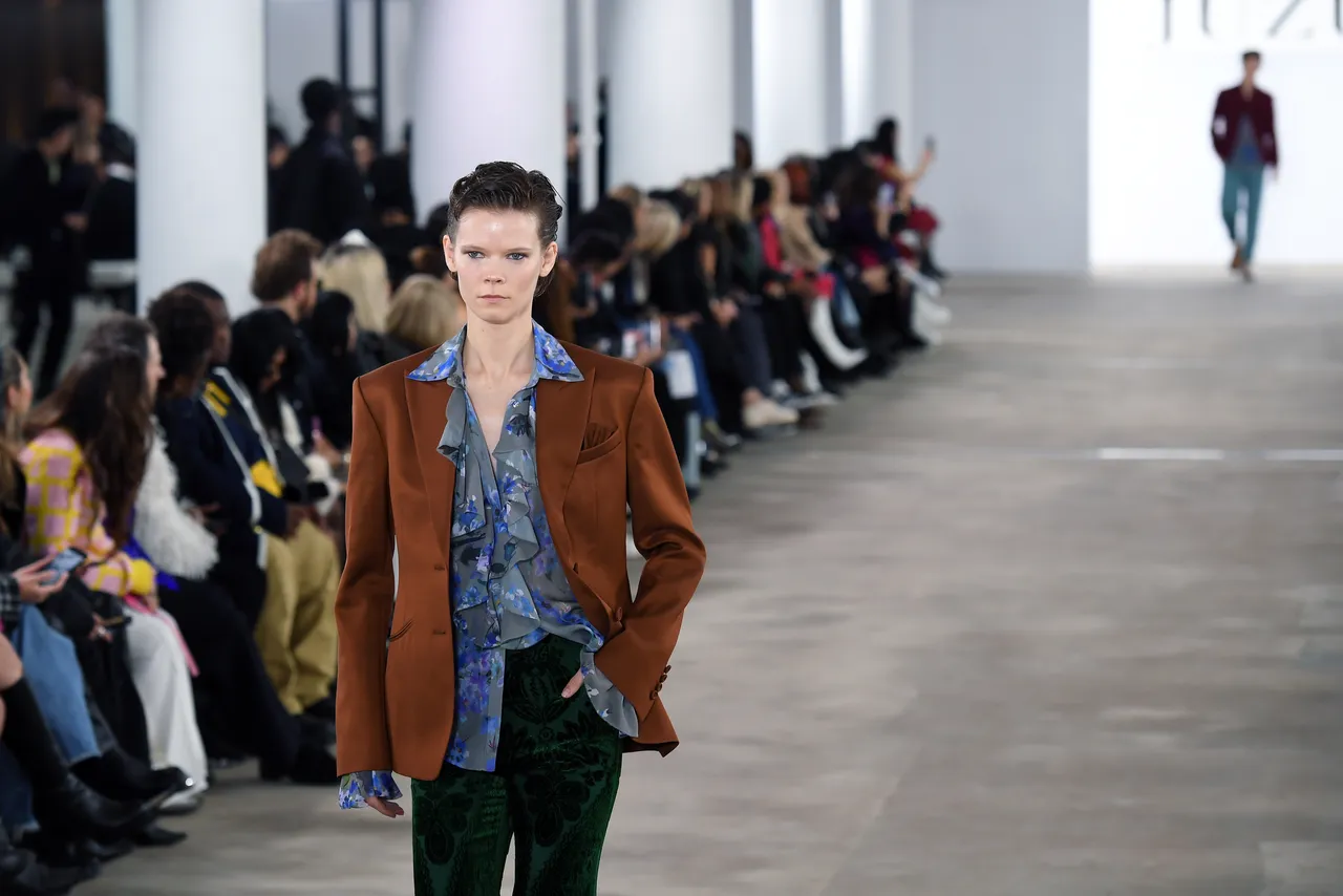 中國品牌「玖姿」秋冬大秀11日在紐約時裝周登場。新華社