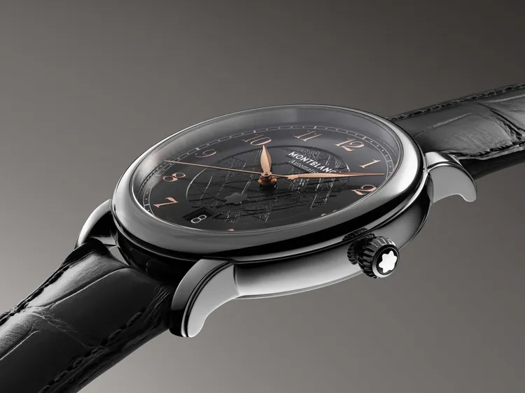 萬寶龍明星傳承系列腕錶限量款1786，以霧岩灰冰川圖案錶面，呼應著白朗峰南側裸露的岩石。品牌提供