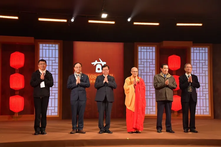 鄭文燦祈願台灣順利度過各種挑戰。政院提供