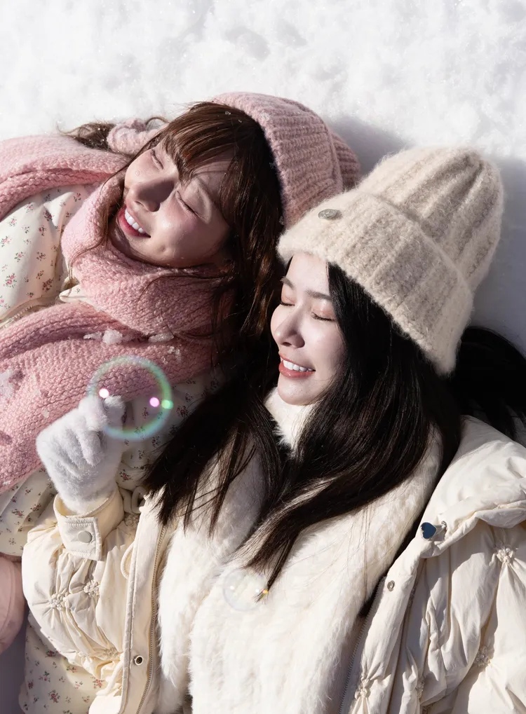 林襄、張雅涵展現好交情。莉奈文創提供